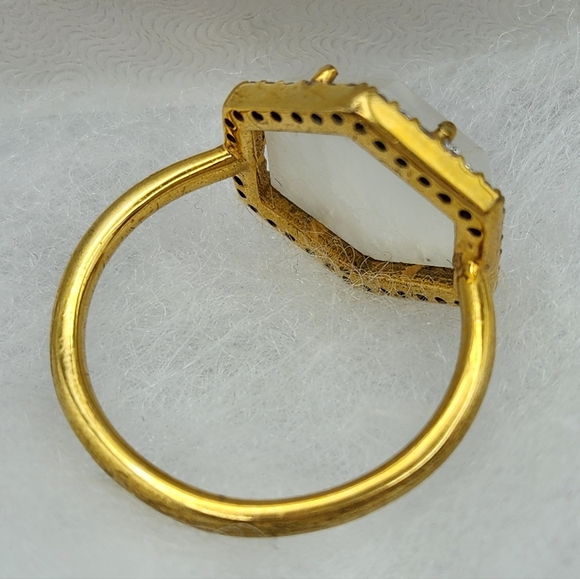 Elegant Gold and White Gemstone Ring 10.5 - Picture 7 of 8